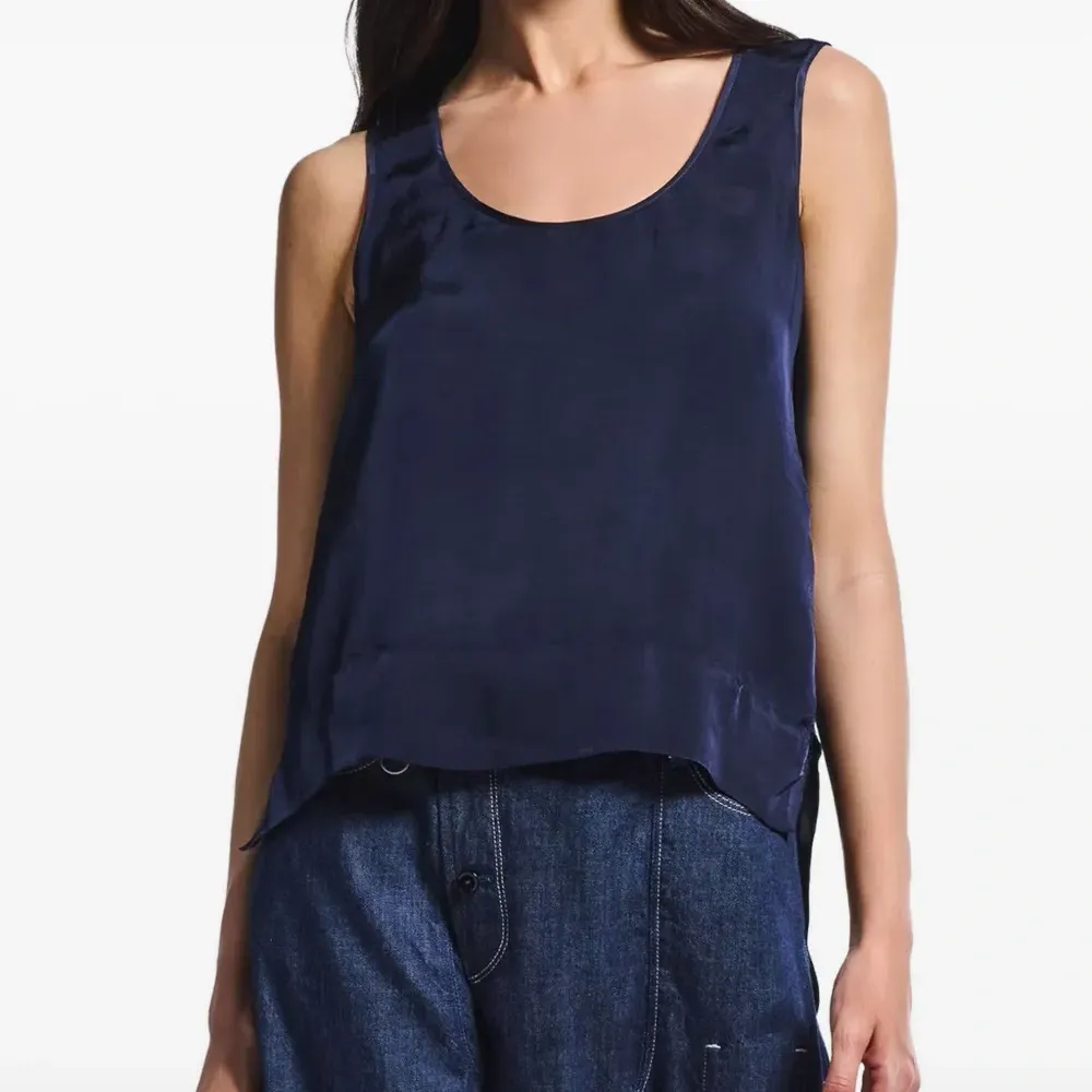 Топ без рукавов Топ без рукавов