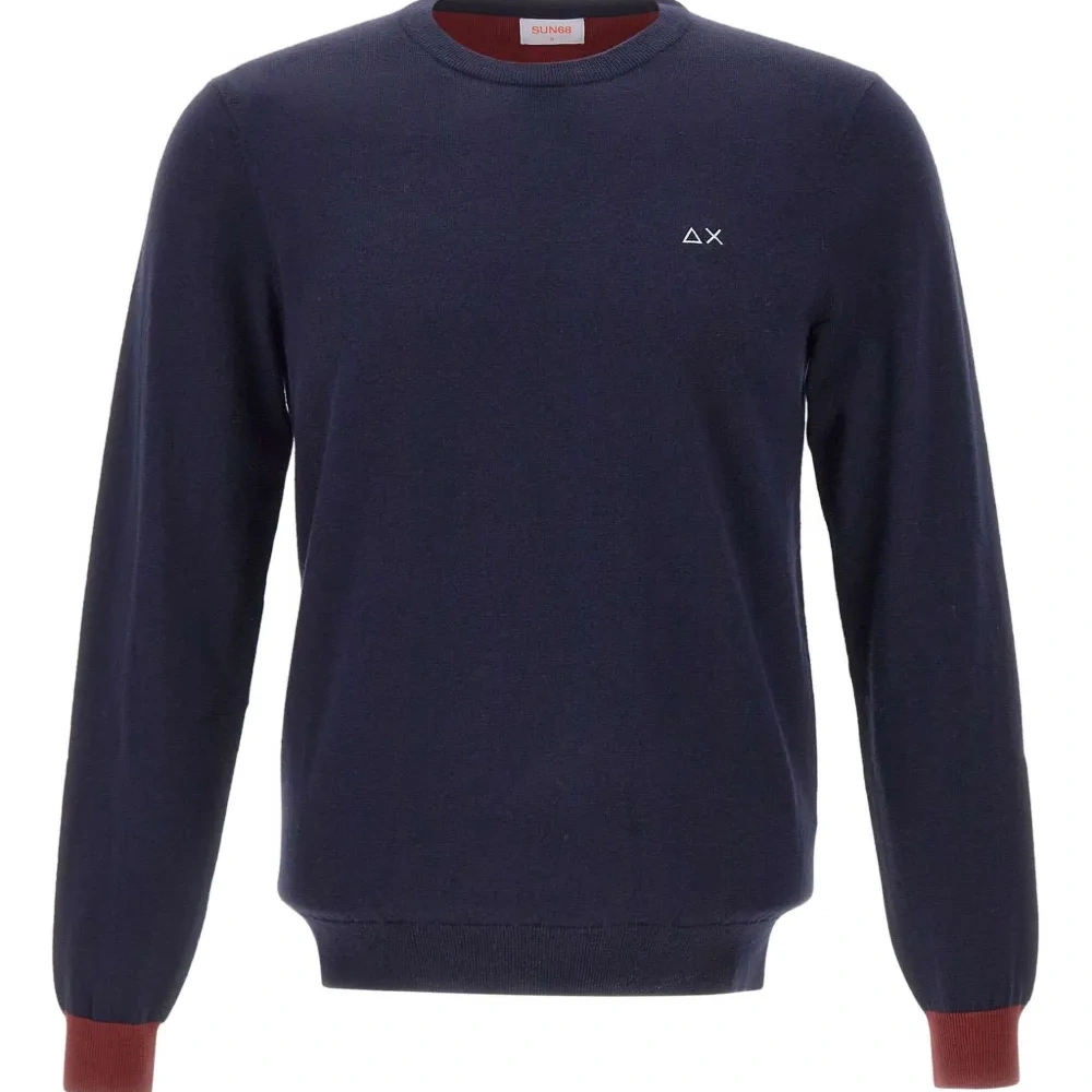 Свитер с нашивками на плечах