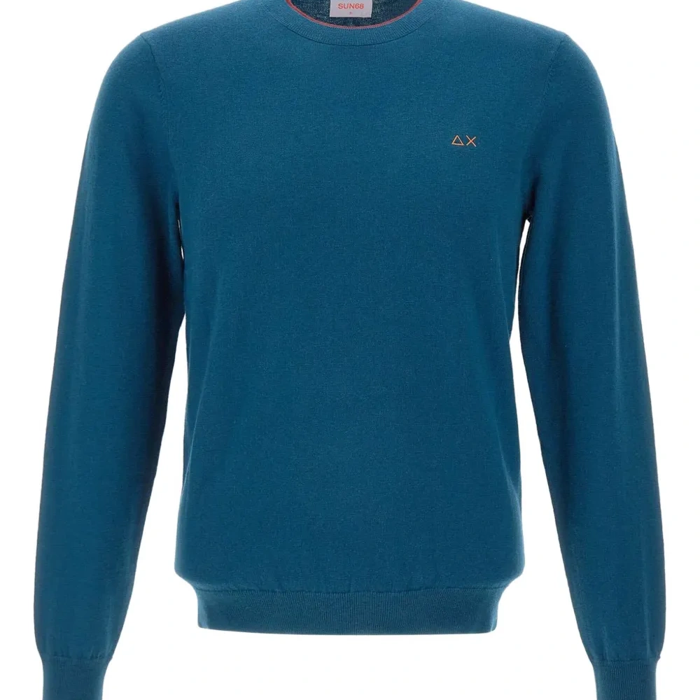 Свитер с круглым вырезом