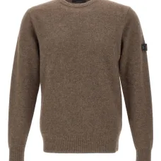 Свитер с нашивкой-логотипом