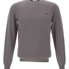 Свитер с круглым вырезом