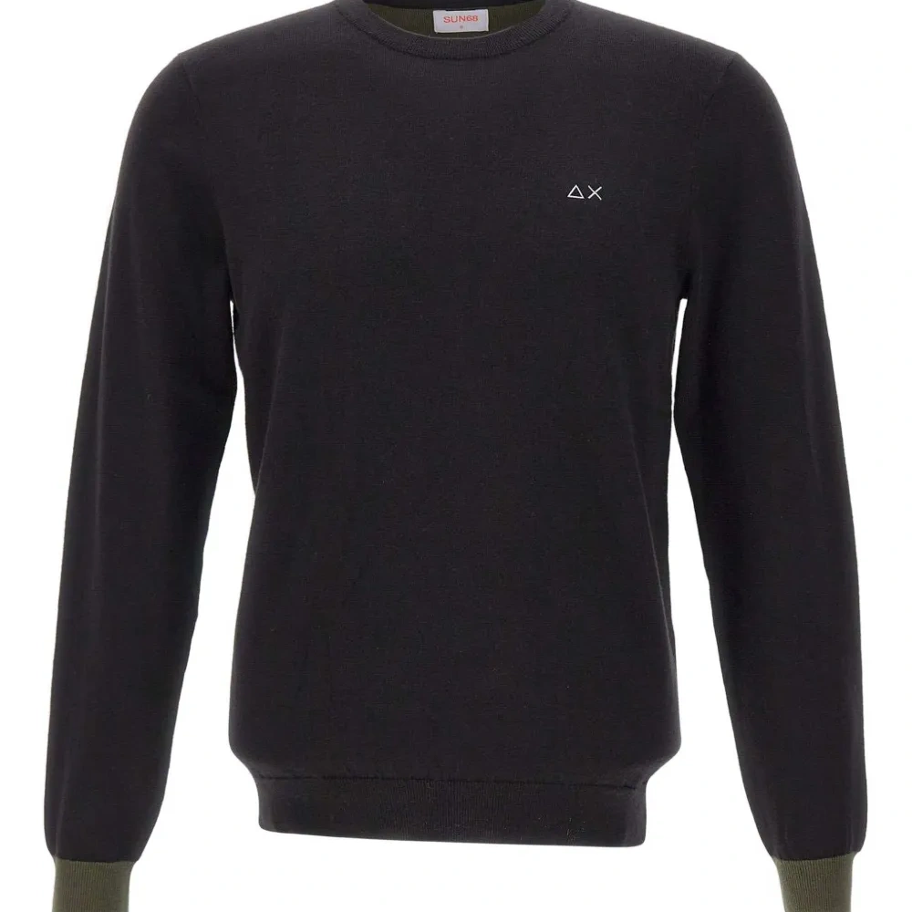 Свитер с круглым вырезом