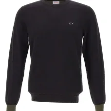 Свитер с круглым вырезом