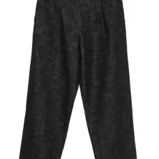 Брюки с карманами и стрелками