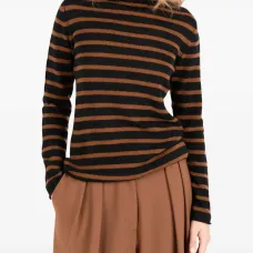 Полосатый свитер с воротником-стойкой