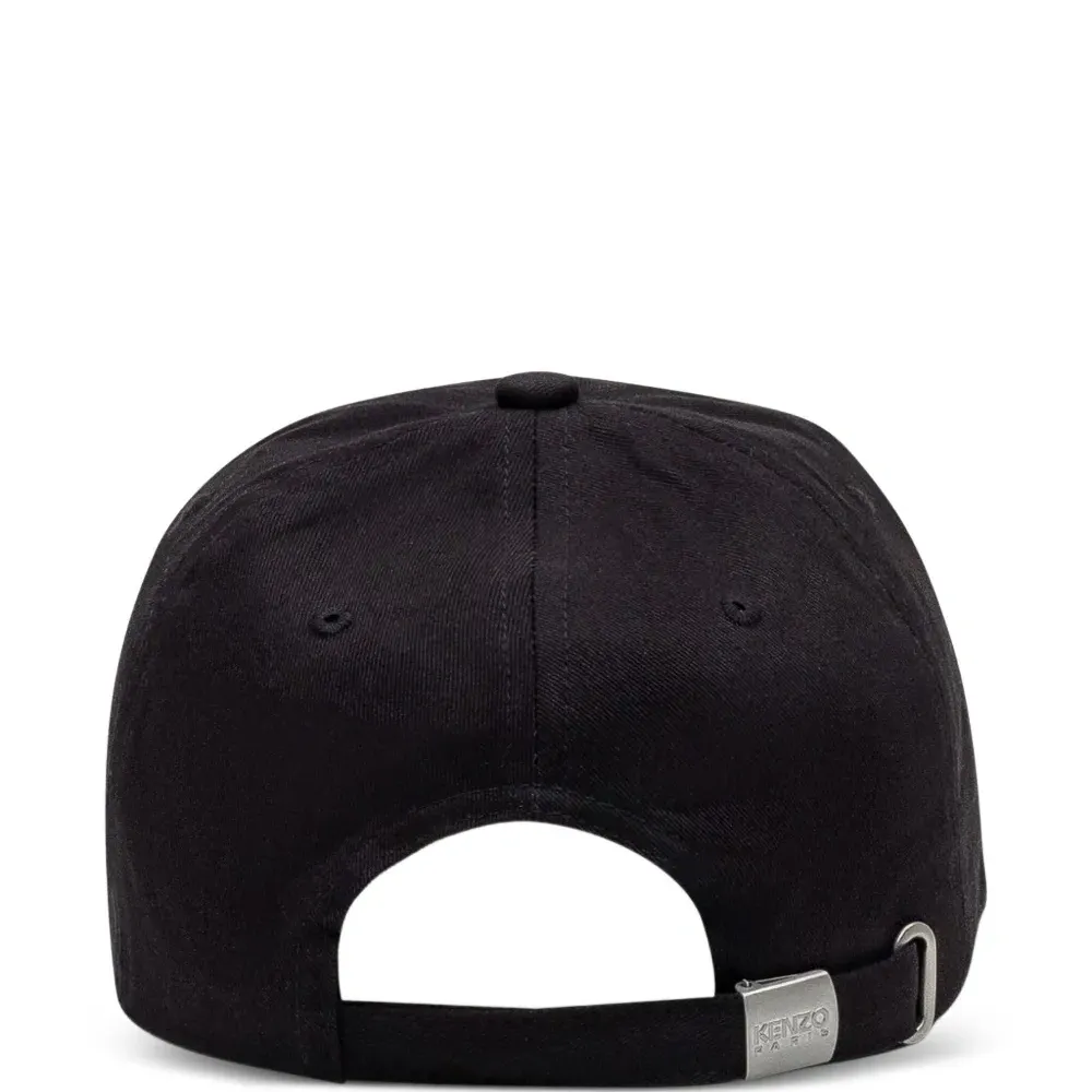 Бейсболка с логотипом из коллаборации с Futura (2000 год)