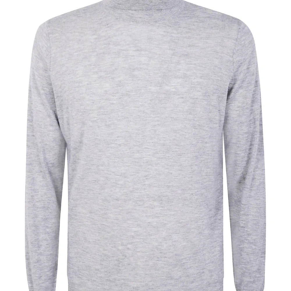 Шерстяной свитер с высоким воротником