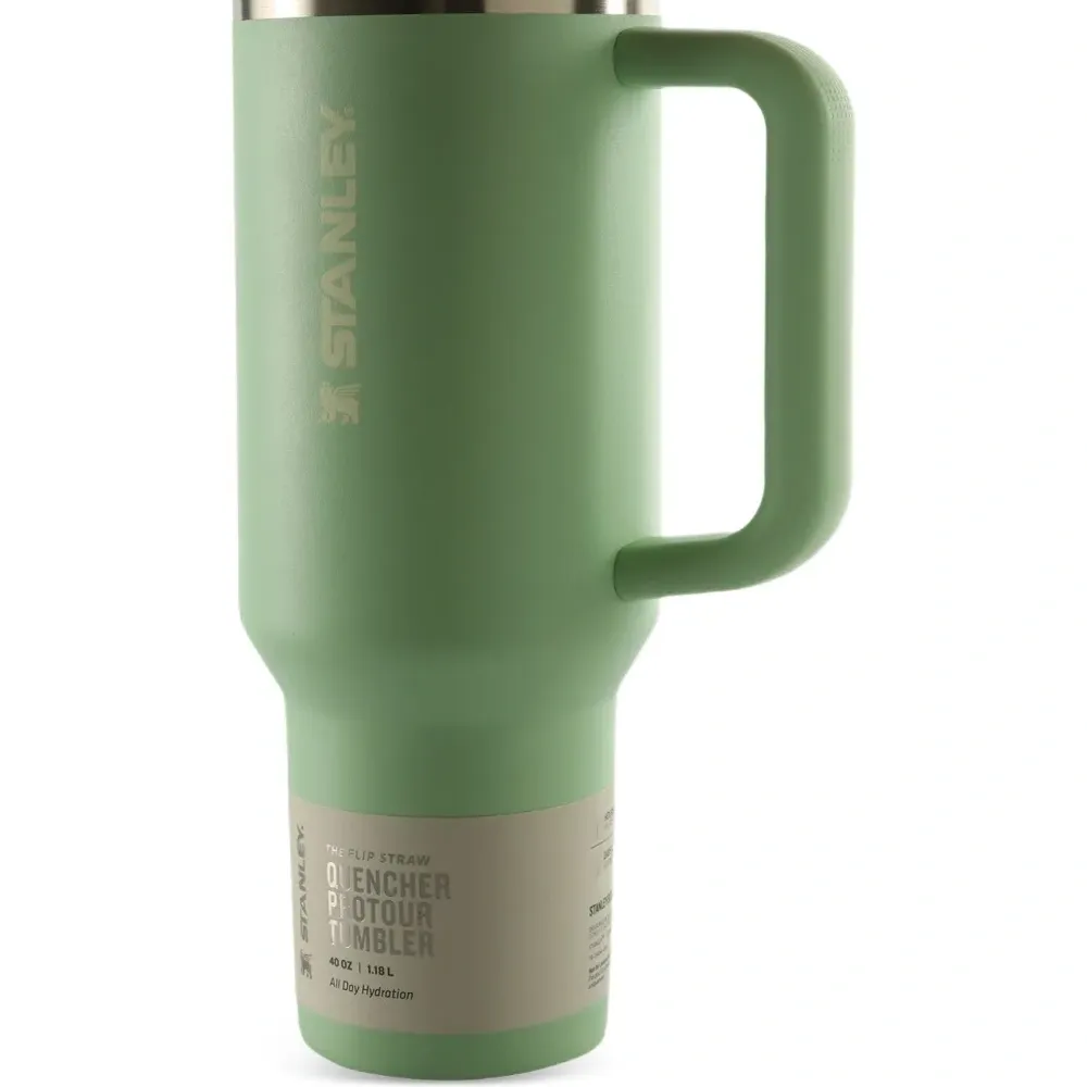 Бутылка для воды с логотипом Quencher (1,8 л)