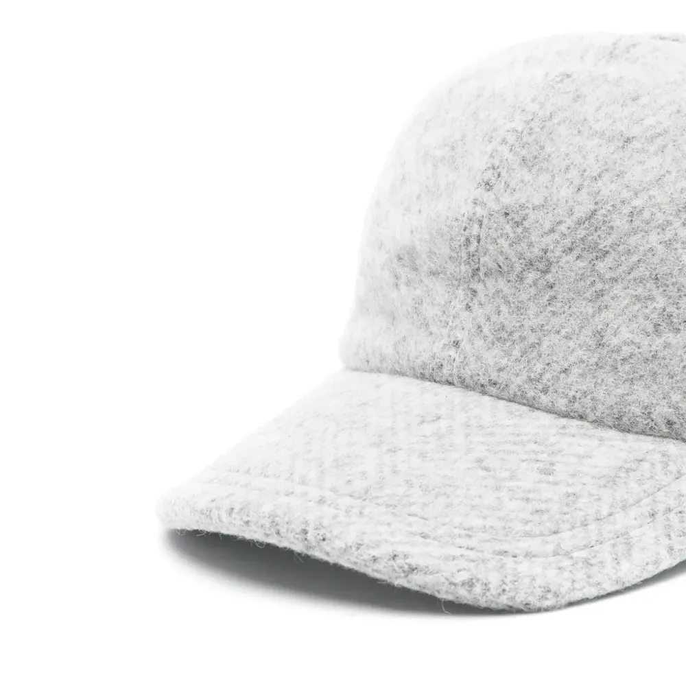 Бейсболка с кожаным ремешком