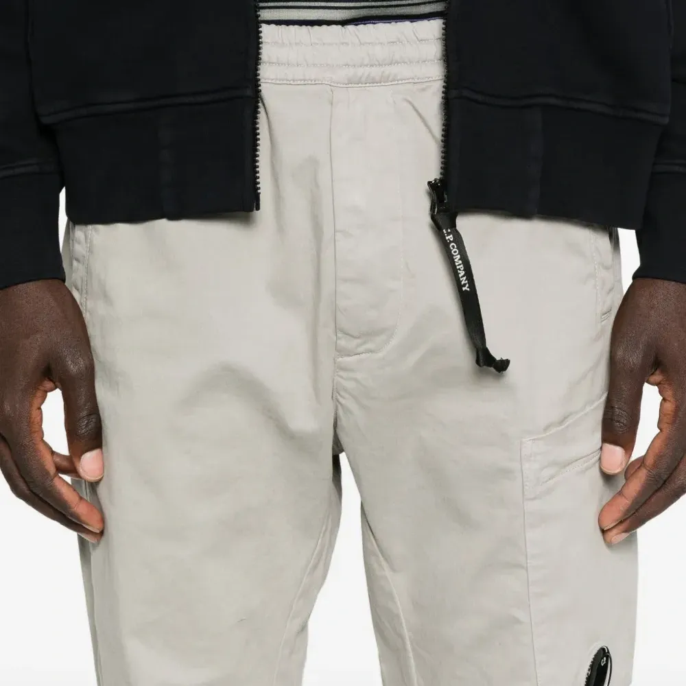 Брюки с карманами