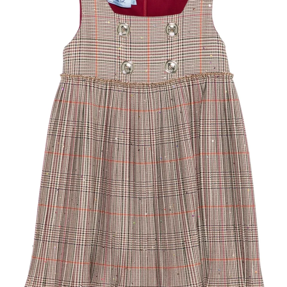 Платье в клетку со складками