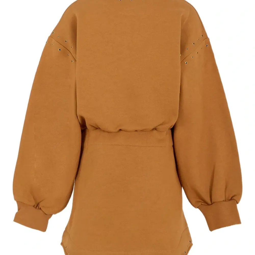 Декорированное платье с длинными рукавами Декорированное платье с длинными рукавами