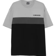 Футболка в стиле колор-блок Футболка в стиле колор-блок