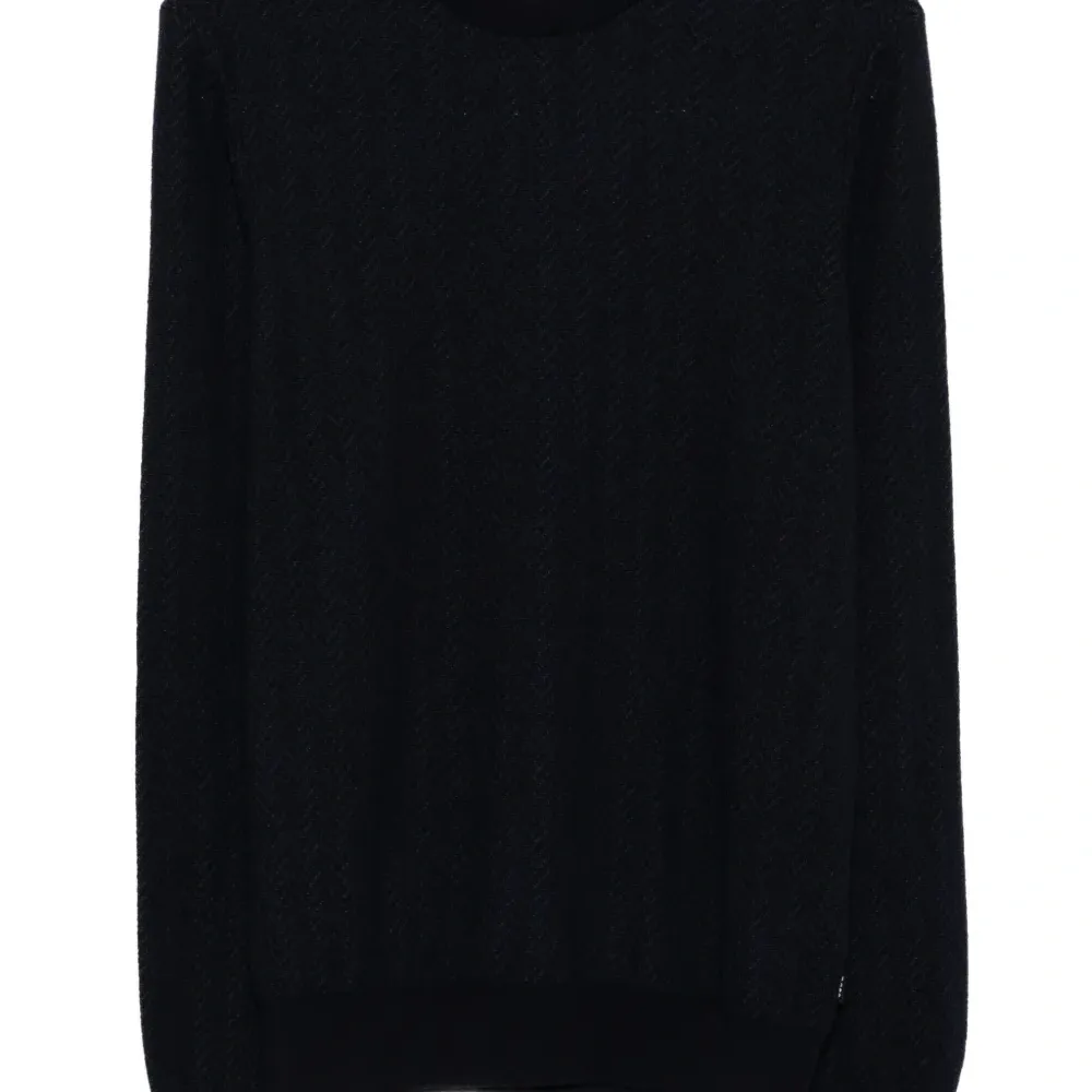 Свитер с узором в елочку