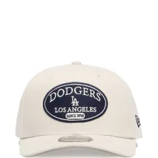 Кепка с нашивкой-логотипом