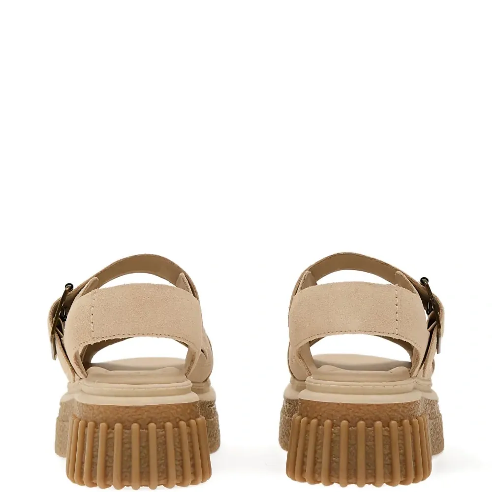 Сандалии с пряжками