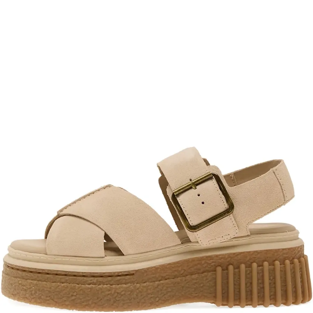 Сандалии с пряжками