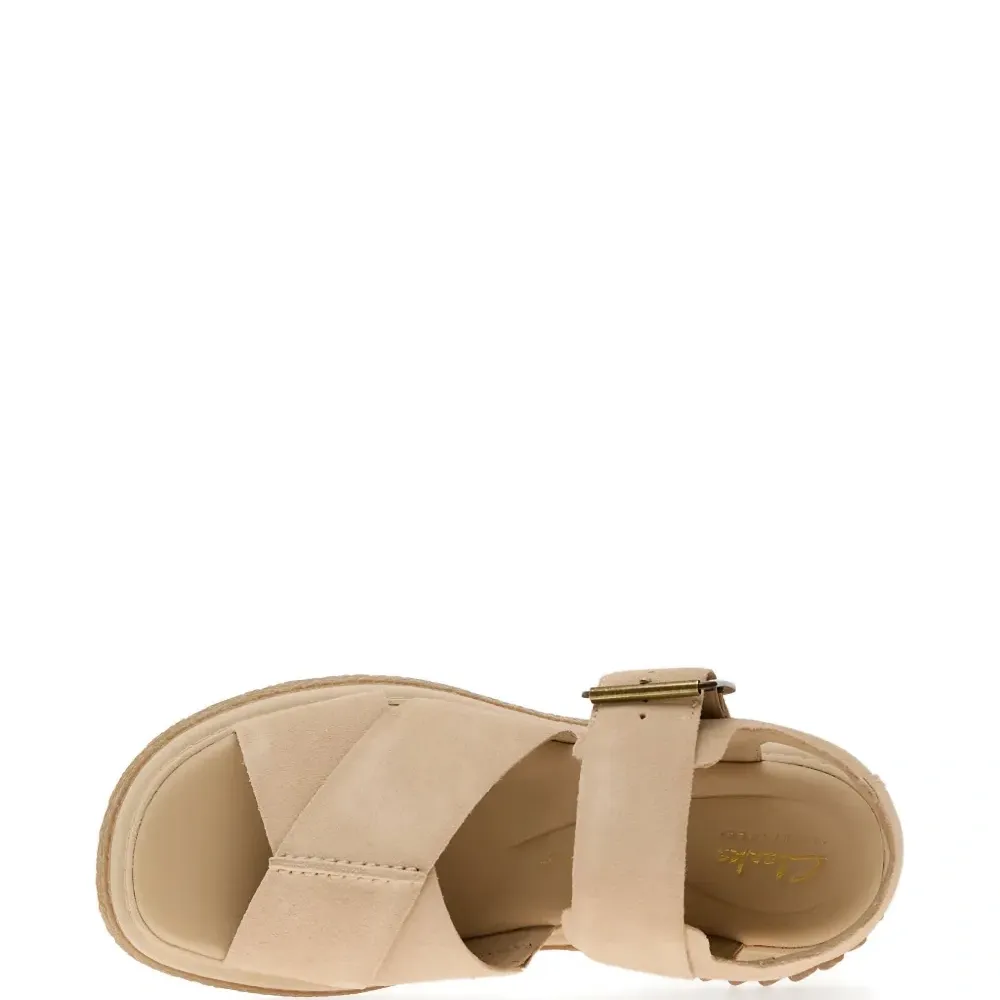 Сандалии с пряжками