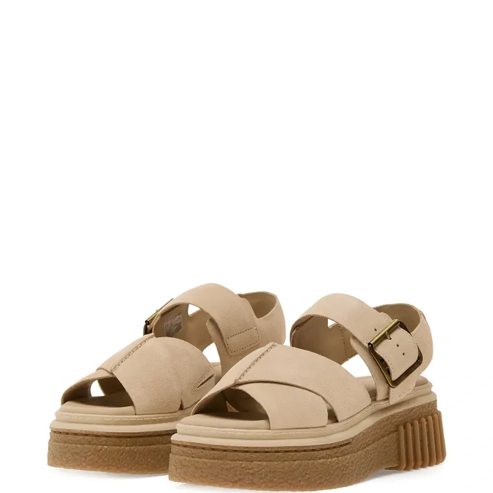 Сандалии с пряжками