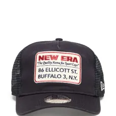 Бейсболка с нашивкой-логотипом