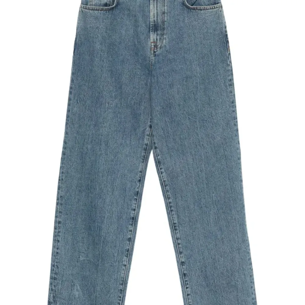 Джинсы свободного кроя