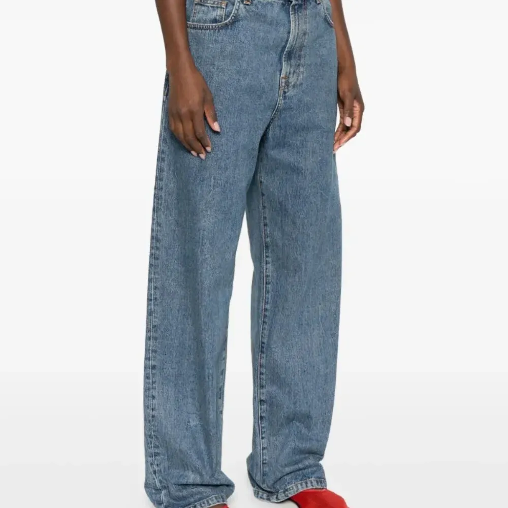 Джинсы свободного кроя