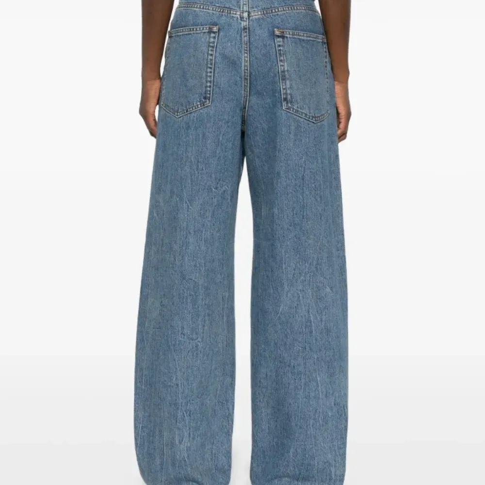 Джинсы свободного кроя