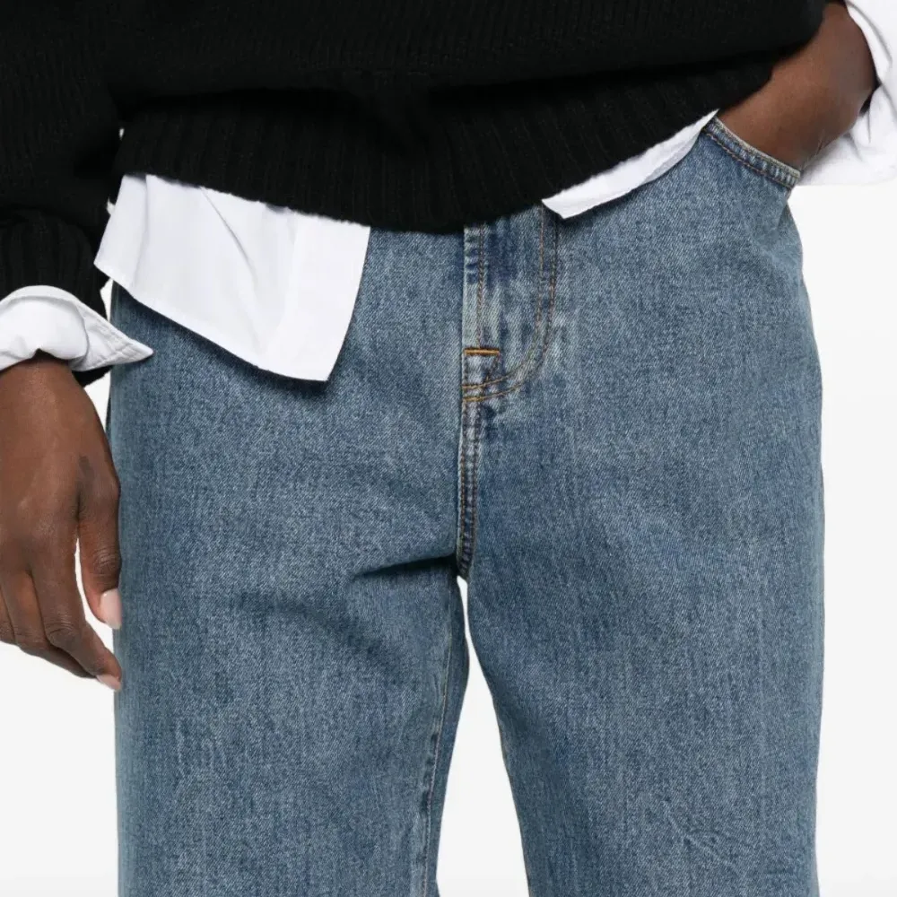 Джинсы свободного кроя