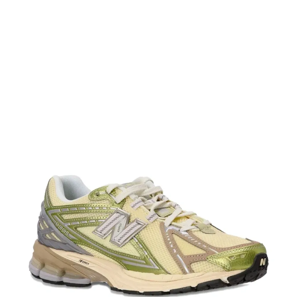 Дутые кроссовки 1906R