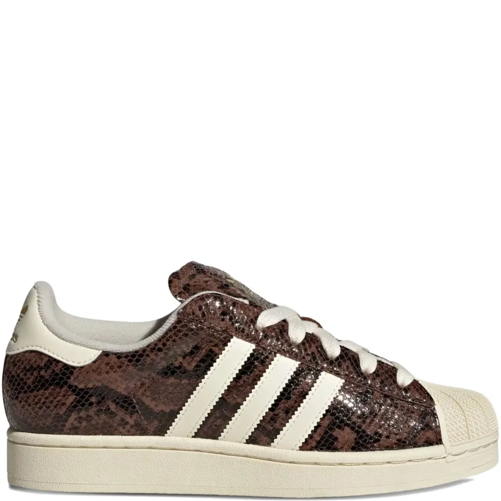 Кроссовки с полосками под змеиную кожу