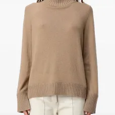 Вязаный свитер с высоким воротником