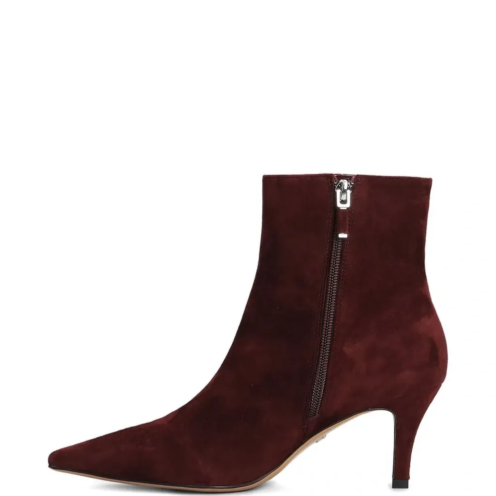 Ботильоны на каблуке с заострённым мысом