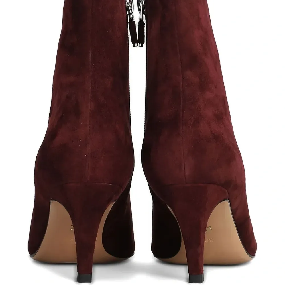 Ботильоны на каблуке с заострённым мысом