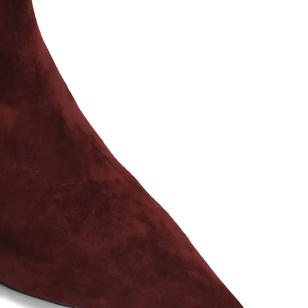 Ботильоны на каблуке с заострённым мысом