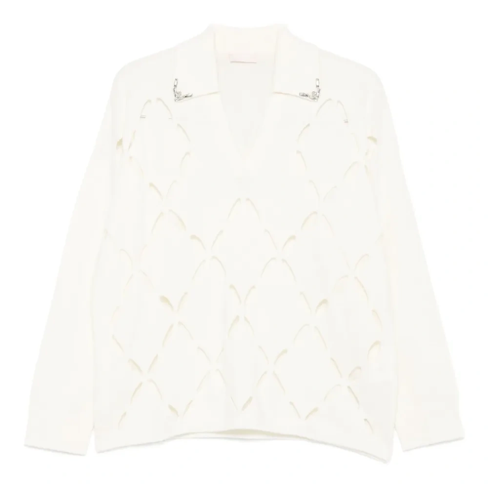 Свитер с вырезами