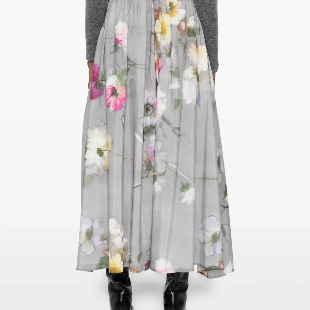 Миди-юбка с цветочным принтом и сборками Миди-юбка с цветочным принтом и сборками