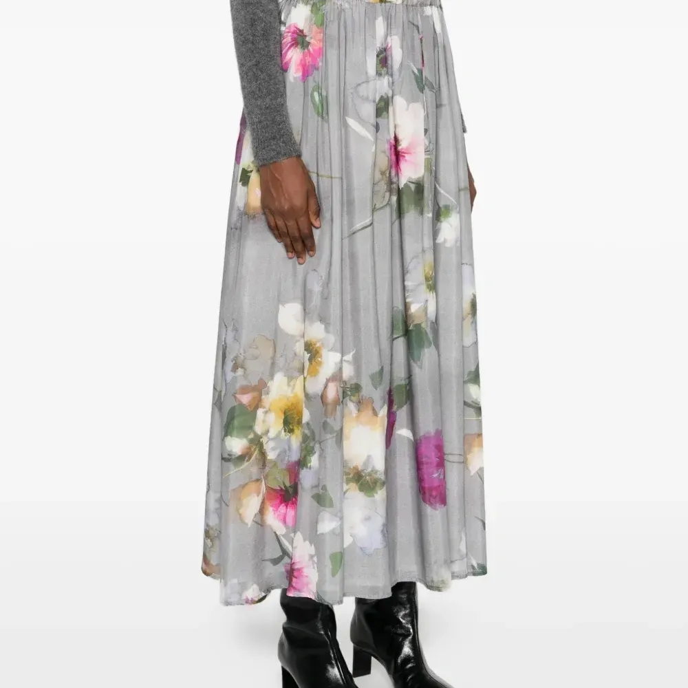 Миди-юбка с цветочным принтом и сборками Миди-юбка с цветочным принтом и сборками