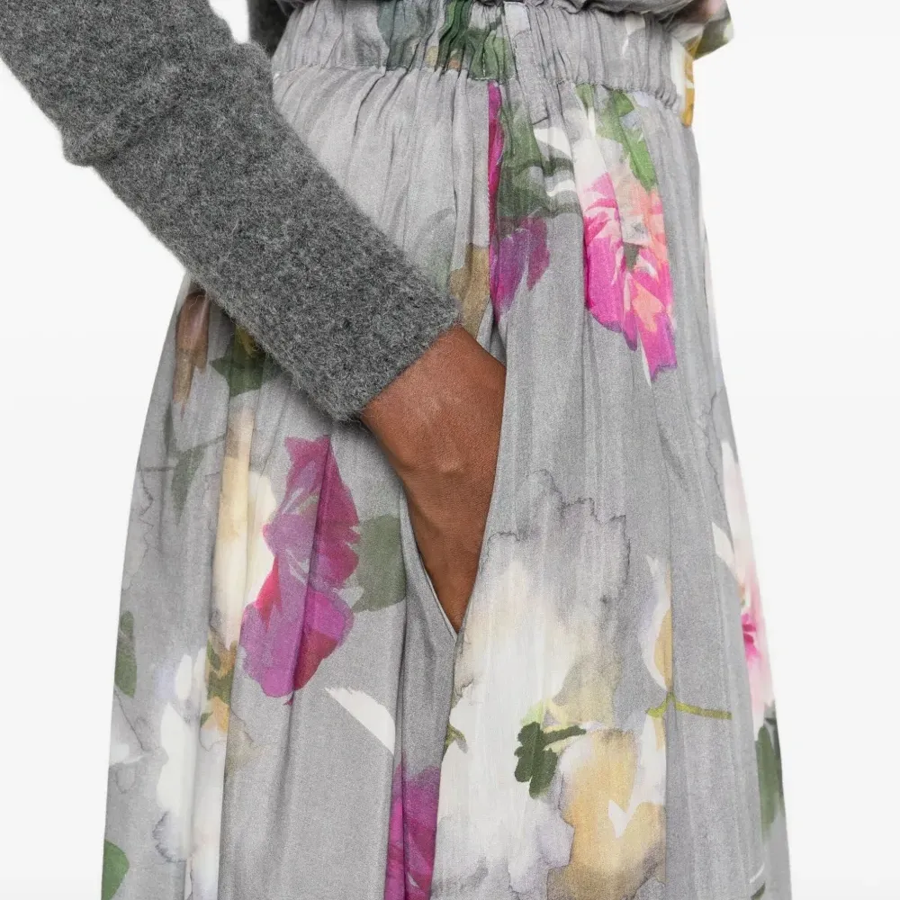 Миди-юбка с цветочным принтом и сборками Миди-юбка с цветочным принтом и сборками