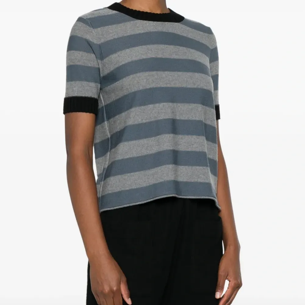 Полосатая трикотажная футболка с короткими рукавами