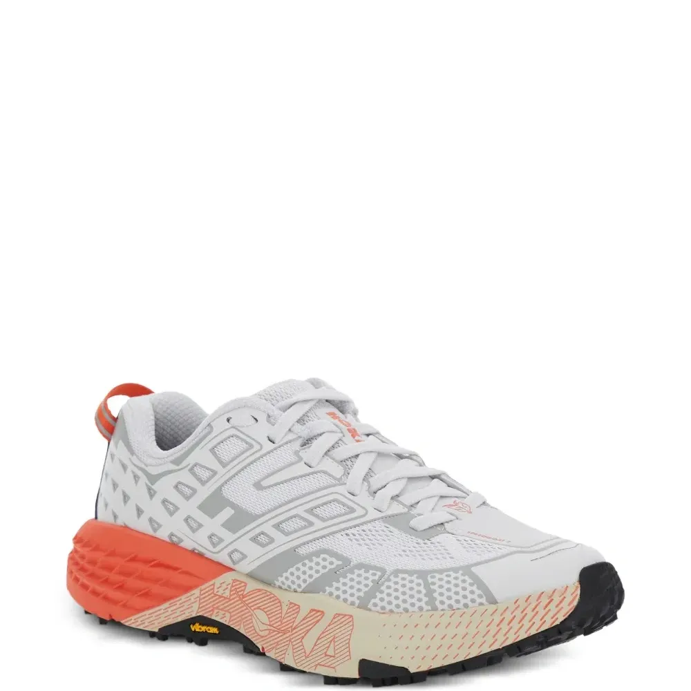 Кроссовки Speedgoat на шнуровке