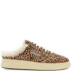 Кроссовки с анималистичным принтом