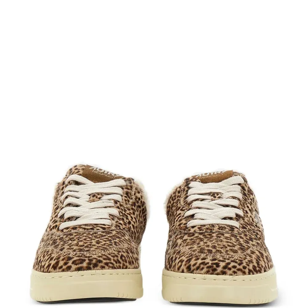 Кроссовки с анималистичным принтом