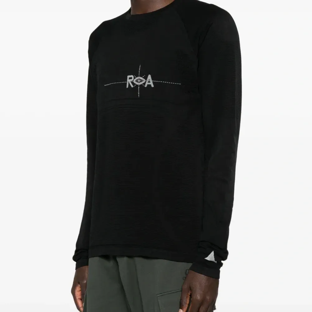 Топ с длинными рукавами и логотипом Топ с длинными рукавами и логотипом