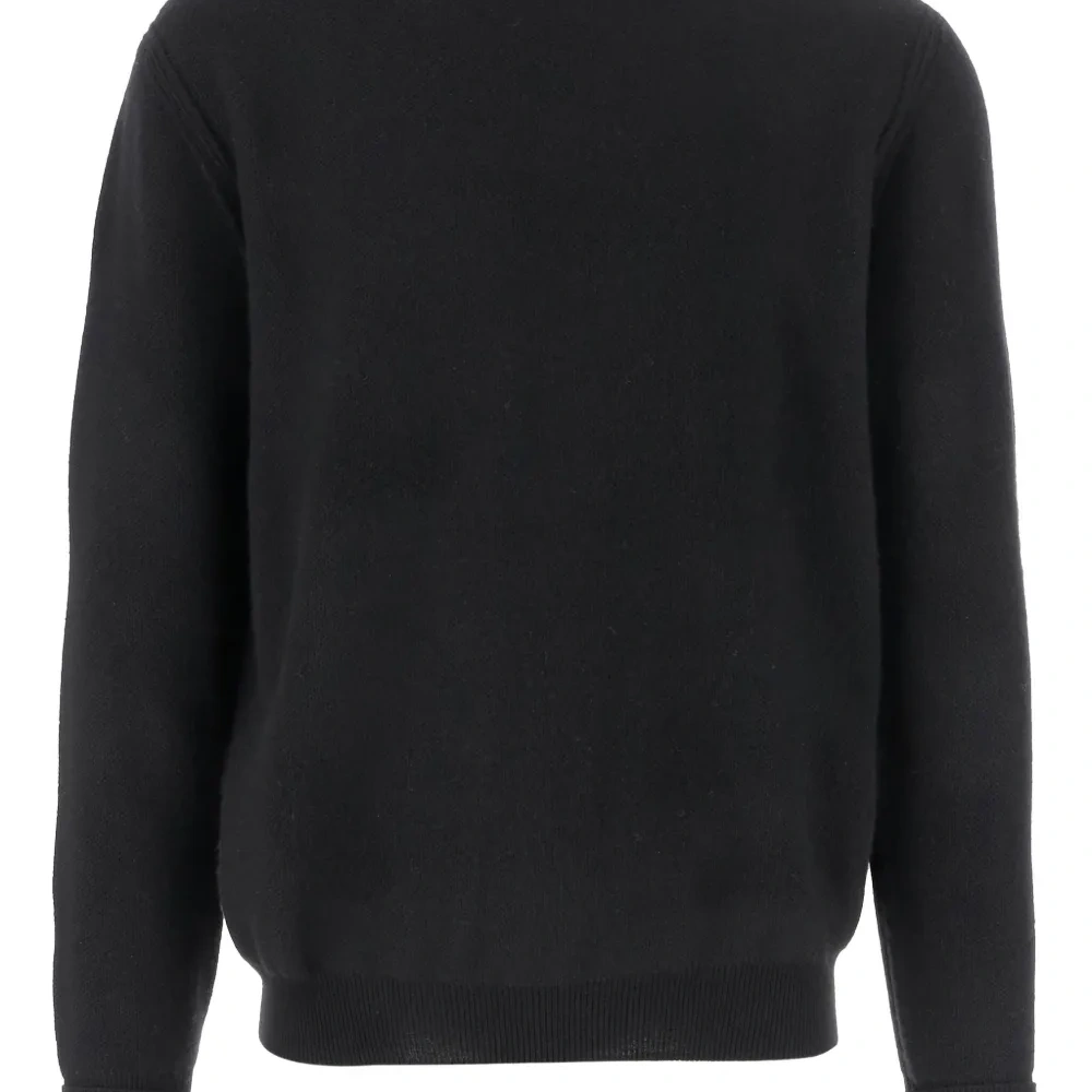 Свитер с круглым вырезом в рубчик