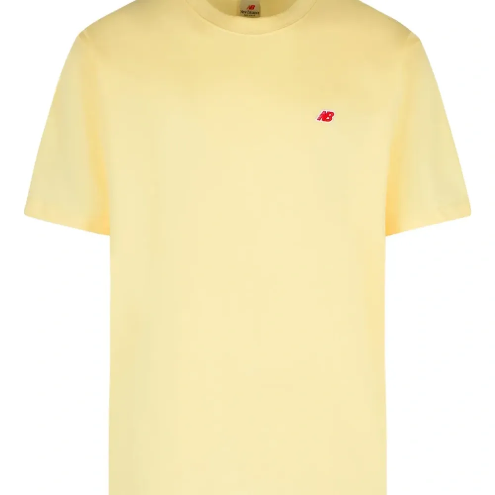 Футболка с нашивкой-логотипом