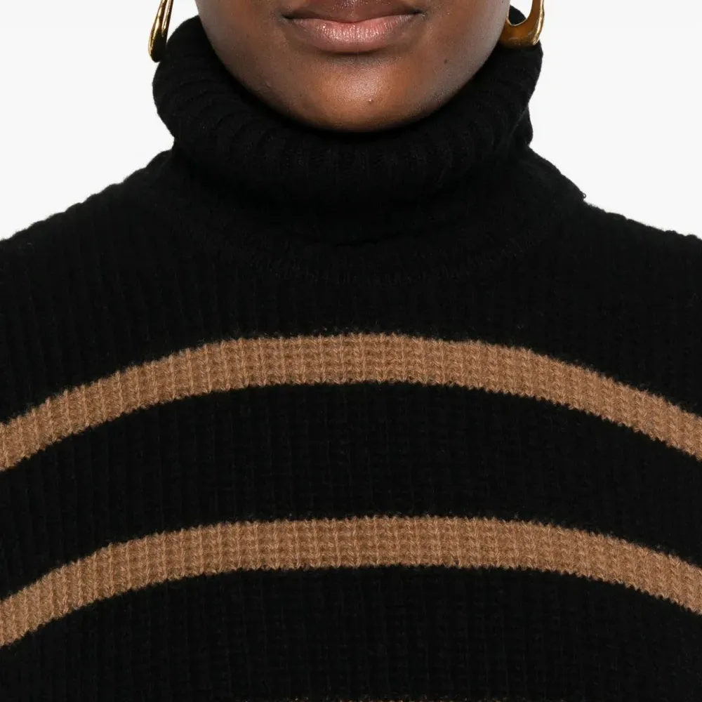 Полосатый свитер без рукавов с высоким воротником Полосатый свитер без рукавов с высоким воротником