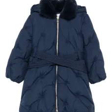 Стеганое пальто с капюшоном и искусственным мехом