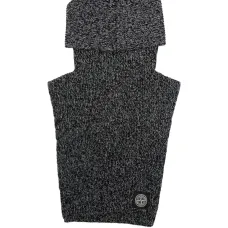 Шапка с нашивкой-логотипом