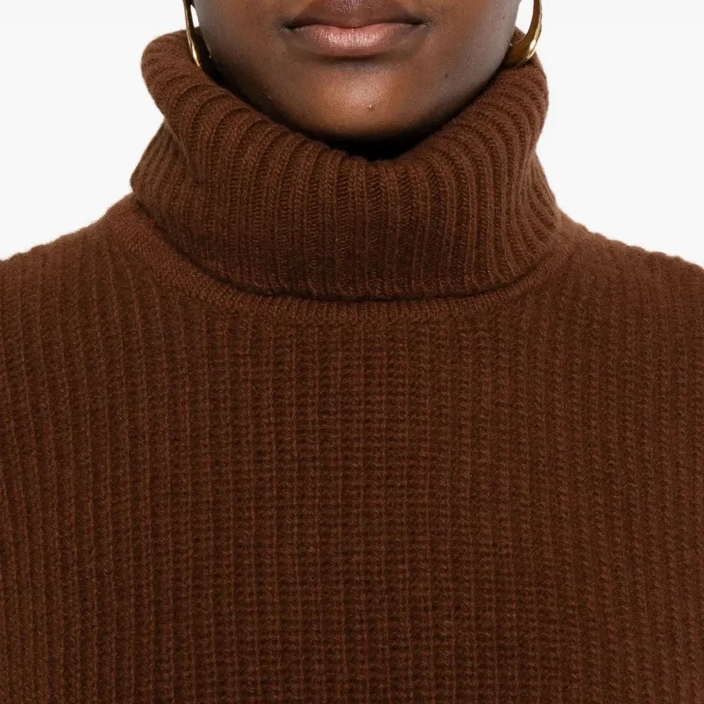 Топ с высоким воротником Топ с высоким воротником