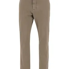 Брюки чинос с нашивкой